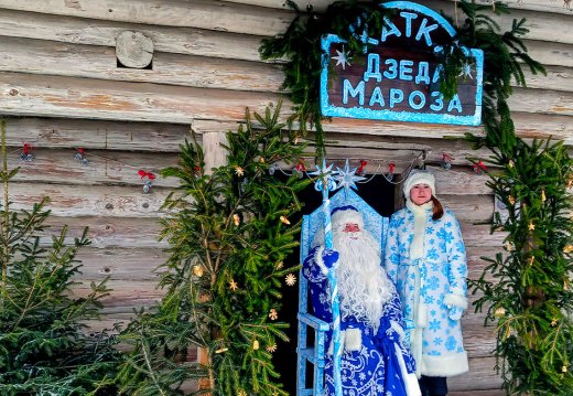"Santa Claus accepts letters and announces a children's drawing competition"